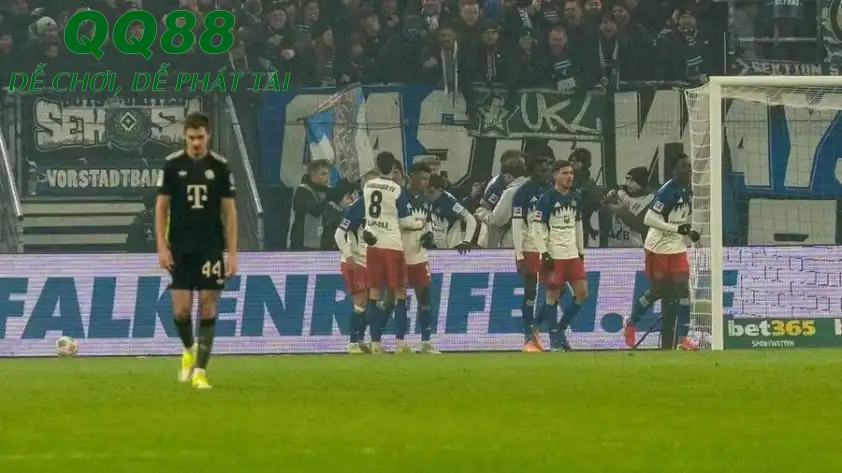 Vuskovic ghi bàn thắng quan trọng, giúp Hamburg chặn chuỗi 9 trận thua liên tiếp trước Bayern.